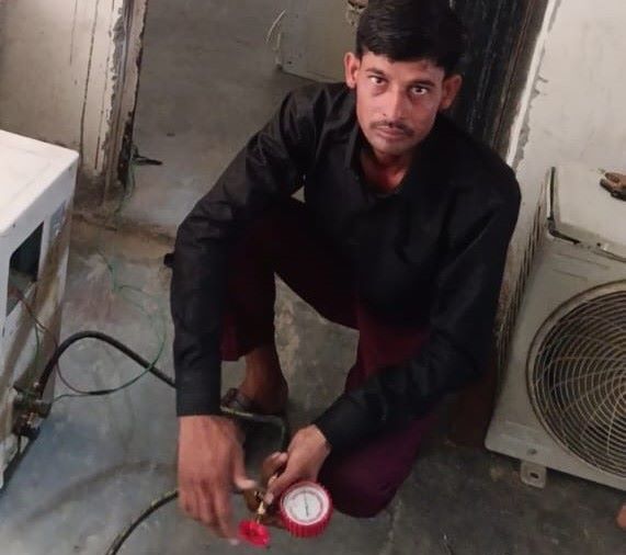 Ac service near gaur city Noida